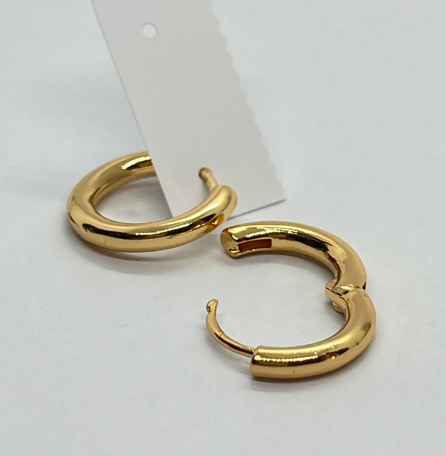 MEDICININIO METALO AUSKARAI