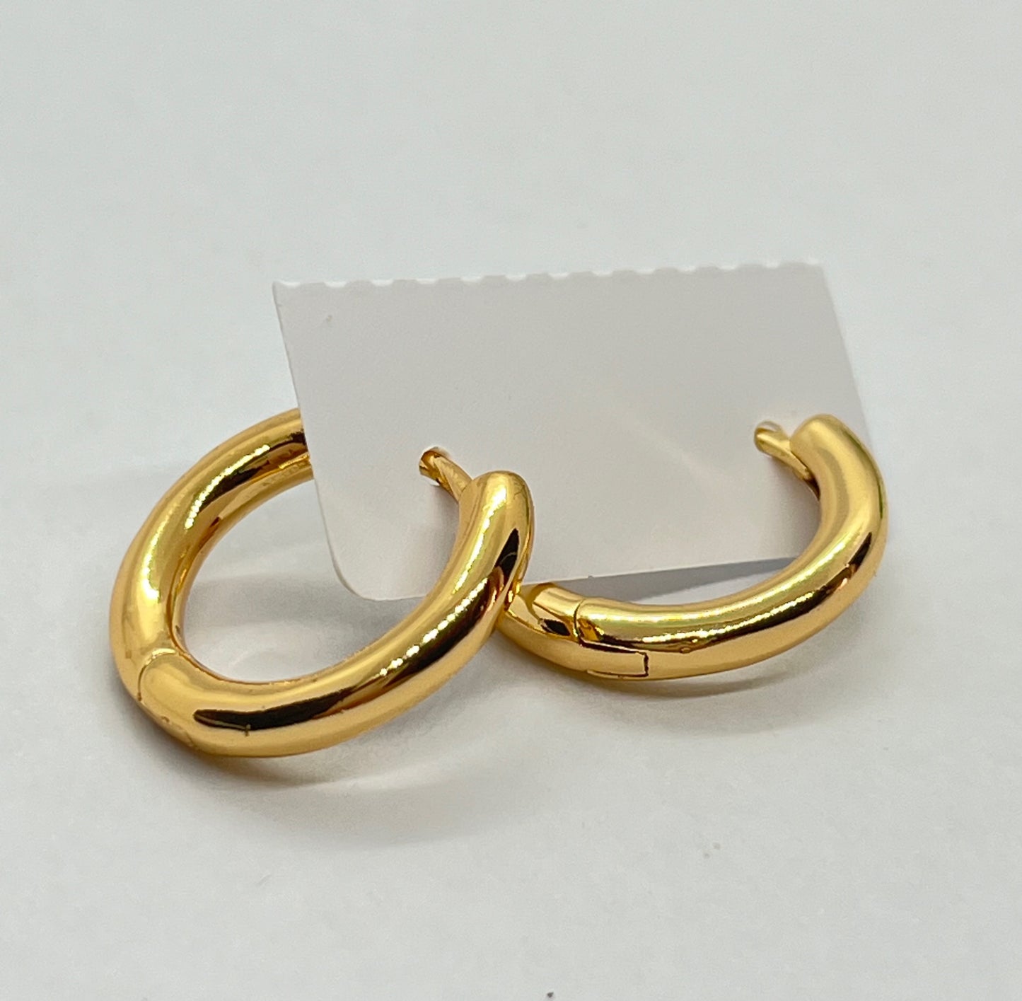 MEDICININIO METALO AUSKARAI