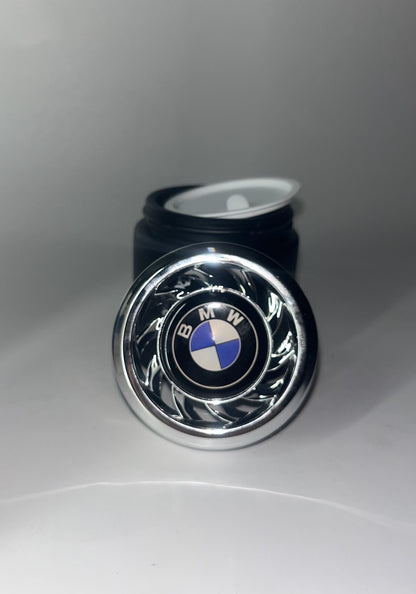 Termosas su temperatūros rodymu ir auto kvapukas