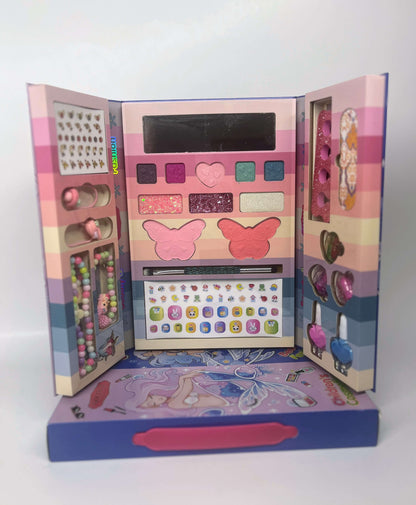 Kosmetikos rinkinys: šešėliai, plaukų gumelės, nagų lipdukai, lakai ir apyrankės