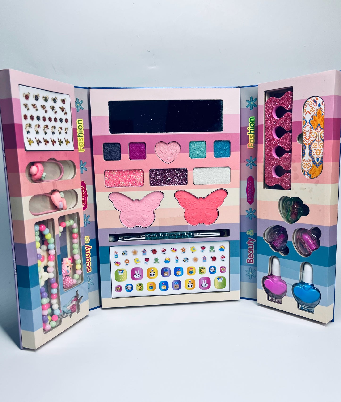 Kosmetikos rinkinys: šešėliai, plaukų gumelės, nagų lipdukai, lakai ir apyrankės